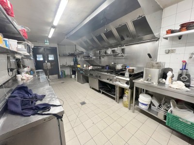 FONDS DE COMMERCE A CEDER - RESTAURANT - ST MAUR DES FOSSES - 197.04 m2 - 425 600 €