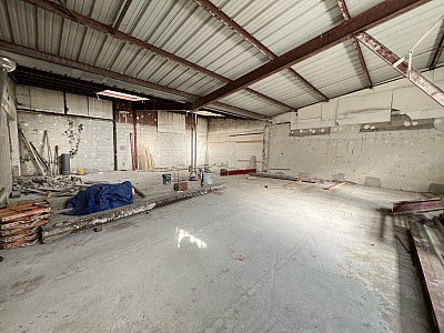 LOCAL COMMERCIAL A LOUER - ST MAUR DES FOSSES - 510 m2 - 14 000 € HC par mois