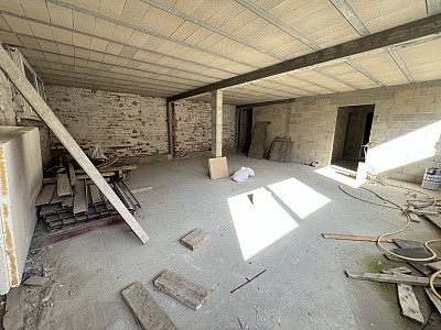 LOCAL COMMERCIAL A LOUER - ST MAUR DES FOSSES - 510 m2 - 14 000 € HC par mois