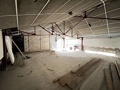 LOCAL COMMERCIAL A LOUER - ST MAUR DES FOSSES - 510 m2 - 14 000 € HC par mois