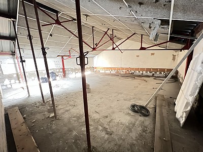 LOCAL COMMERCIAL A LOUER - ST MAUR DES FOSSES - 510 m2 - 14 000 € HC par mois