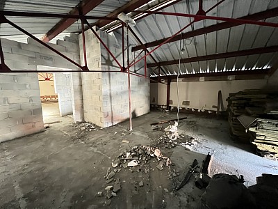 LOCAL COMMERCIAL A VENDRE - ST MAUR DES FOSSES - 510 m2 - 2 950 000 €