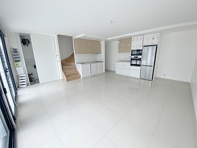 MAISON A VENDRE - ST MAUR DES FOSSES - 92.45 m2 - 570000€