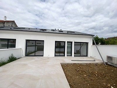 MAISON A VENDRE - ST MAUR DES FOSSES - 92.45 m2 - 570000€