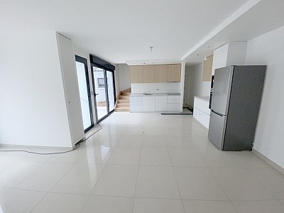 MAISON A VENDRE - ST MAUR DES FOSSES - 99.3 m2 - 610 000 €