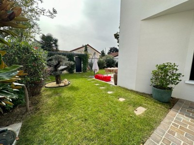 MAISON A VENDRE - ST MAUR DES FOSSES - 220 m2 - 1 390 000 €